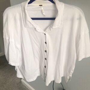 Free people Cotton cropped button down top.Size L